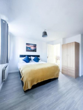 Spacious 6 Bedroom House Near City Centre